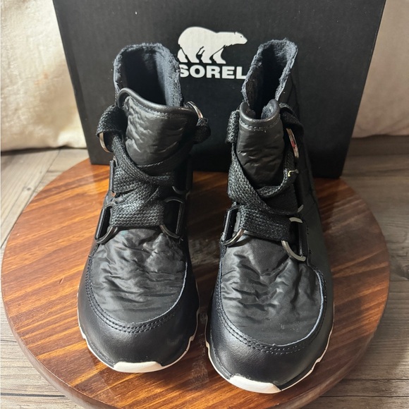 Sorel Kinetic Short Women’s Sz. 7 Lace Up Ankle Boots Waterproof Insulated Black - Picture 2 of 7